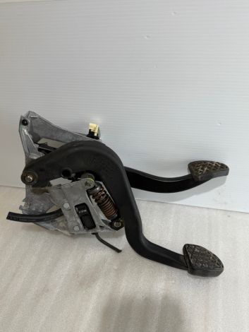 BMW F20 F21 F30 F34 F31 PEDAL ASSEMBLY CLUTCH & BRAKE PEDAL 1 2 3 4 SERIES 6762250 6860644 SS