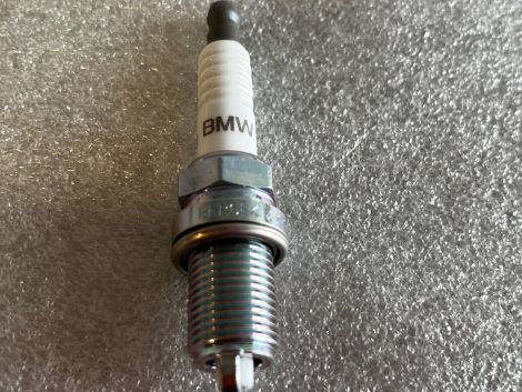 NEW GENUINE BMW SPARK PLUG NGK BKR 6 EK E30 E31 E32 E34 E36 E38 E39 Z3 9064619 B425