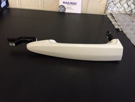 OEM BMW 2019 3 SERIES F30 320D RIGHT OUTER DOOR HANDLE ALPINE WHITE B121 *363