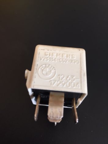  BMW 2002 5 SERIES E39 540i WHITE RELAY FOR NO CONTACT WHITE 1729004 B342 *309