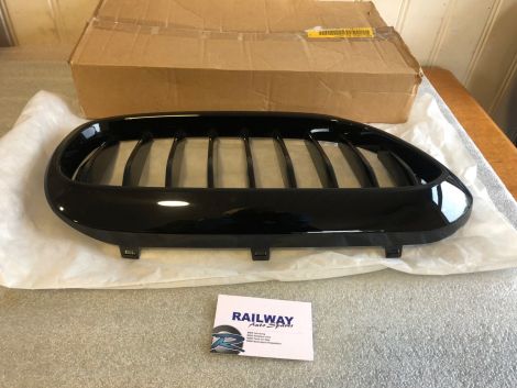 NEW OEM BMW 5 SERIES G30 G31 RIGHT BUMPER GRILLE BLACK GLOSS 7383520 NS