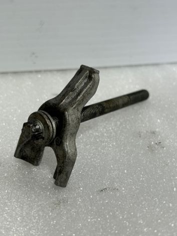 BMW E81 E87 LCI E90 E91 120d 320d N47 Injector Clamp Bracket Holder Clamping Jaw Fuel Injector 8578607 B359