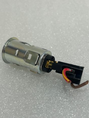 BMW 2011 520d F11 PLUG IN CIGARETTE SOCKET POWER OUTLET 1 3 5 Series E81 E87 E90 E91 F20 F30 F10 6973037 *512 B245