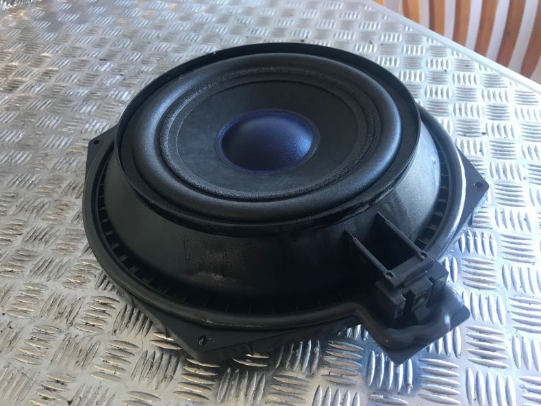 OEM BMW 3 SERIES 2007 E92 320i CENTRAL BASS SPEAKER RIGHT 9143986 