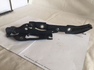 BMW E90 E92 2004-2012 3 SERIES SALOON COUPE BOOT HINGE LEFT BOOT LID HINGE BRACKET 7060627 B134 *112 