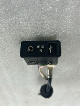 BMW USB & AUX IN SOCKET INPORT PLUG E70 X5 1 3 5 Series E60 E61 E81 E87 E90 E91 929652 B476 *481