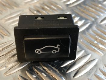 BMW 1 3 5 6 7 Series E60 E87 E90 F10 Trunk Unlocking Boot Open Switch Release Switch 6921846 B264 *602