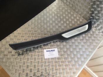 OEM BMW E90 E91 2004-2012 3 SERIES M-SPORT REAR RIGHT KICK PLATE SILL TRIM 7963268 B226 *185