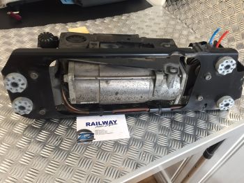 BMW 2010 5 SERIES ESTATE F11 AIR SUSPENSION PUMP AIR COMPRESSOR PUMP F07 F11 F01 F02 6794465 RS *284 *602